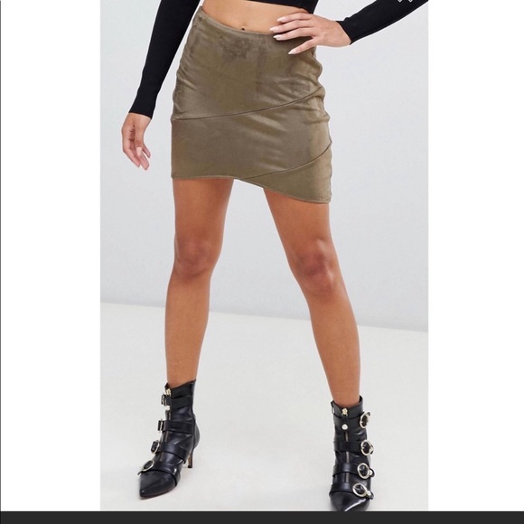 Missguided faux suede mini skirt - Picture 2 of 4